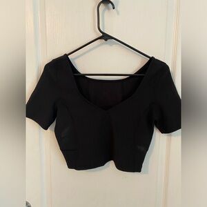 Lululemon black ribbed crop top size 6.